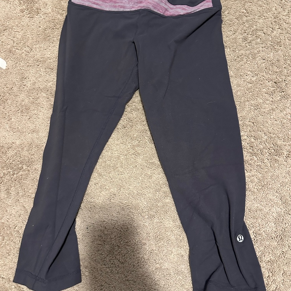 lululemon athletica crop Leggings with Stretchy Fabric